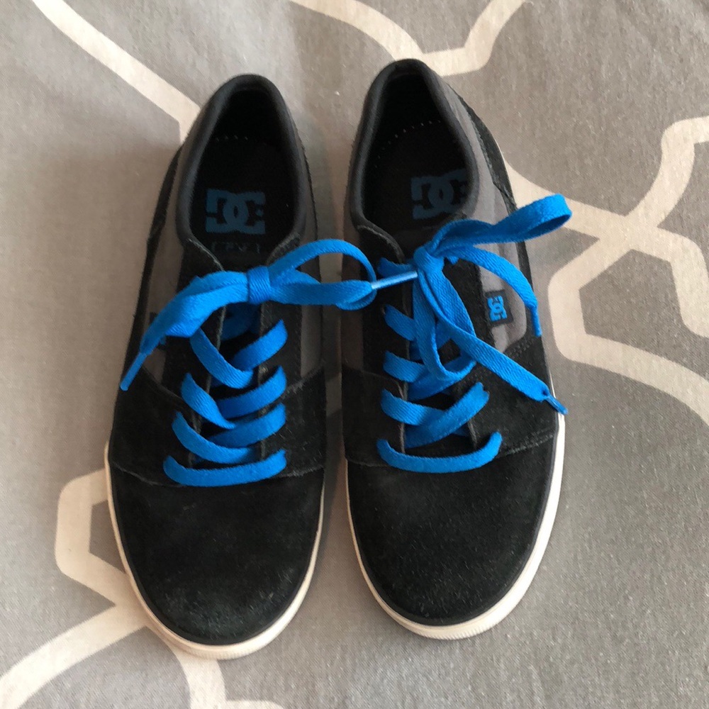 Youth DC sneakers